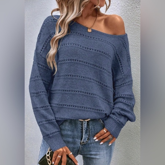 Sweaters - Classic dropped shoulder pullover sweater blue